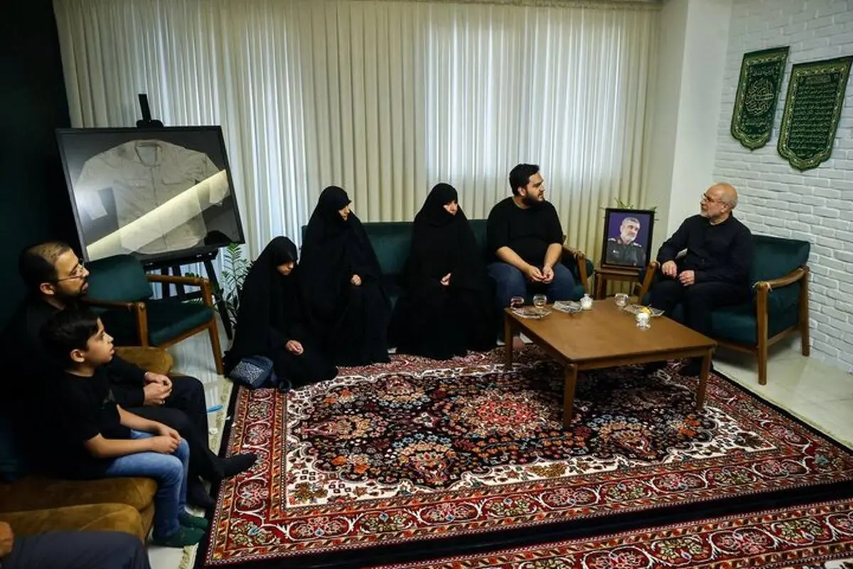 قالیباف در منزل سرلشکر شهید امیرعلی حاجی‌زاده حضور یافت