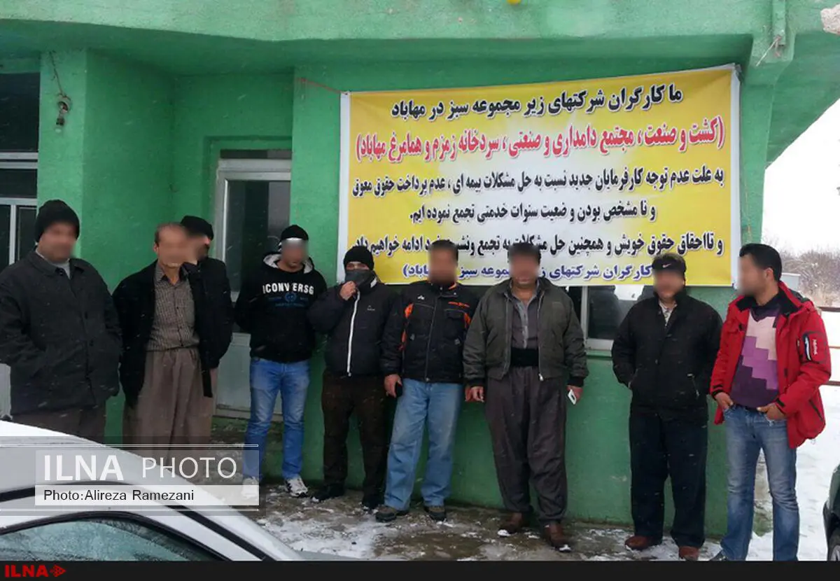 کارگران مجتمع کشت و صنعت مهاباد بیش از بیست روز است که چادر زده اند/ از سرما آتش روشن کرده‌ایم