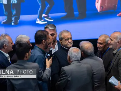 نشست صمیمی رئیس جمهور با بازنشستگان