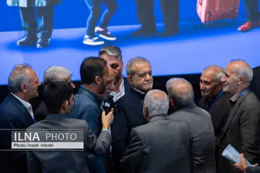 نشست صمیمی رئیس جمهور با بازنشستگان