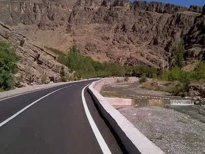 آسفالت راه‌های روستایی از اولویت‌های کاری دولت تدبیر و امید در تکاب است