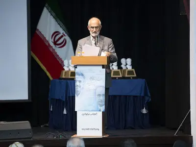 مکتب استاد قریب غریب و مهجور مانده است/ اخلاق را به متن زندگی دانشگاهی بیاوریم