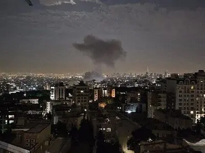 تصویری از حملۀ اسرائیل به ساختمان مسکونی در میدان کتاب تهران