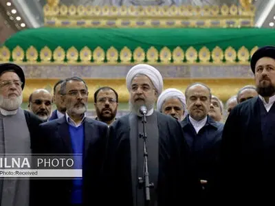 فی ذکرى انتصار الثورة الاسلامیة.. روحانی یزور مرقد الامام الخمینی (رض) 