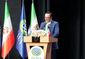 بازمهندسی مناطق آزاد و هدایت سرمایه‌ها به سمت تولید، راهبرد دولت چهاردهم است