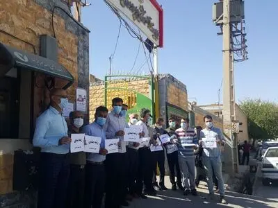 تجمع معلمین شاغل و بازنشسته مقابل اداره آموزش و پرورش شهرستان ایذه