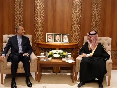 Iran, Saudi FMs call for facilitating economic cooperation