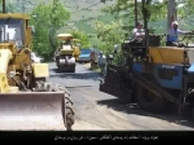 عملیات آسفالت راه‌های روستایی در شهرستان‌های رشت ، رودبار و لنگرود