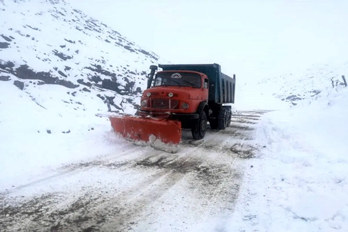 225 کیلومتر از محورهای کوهستانی و شریانی مازندران برف روبی شد