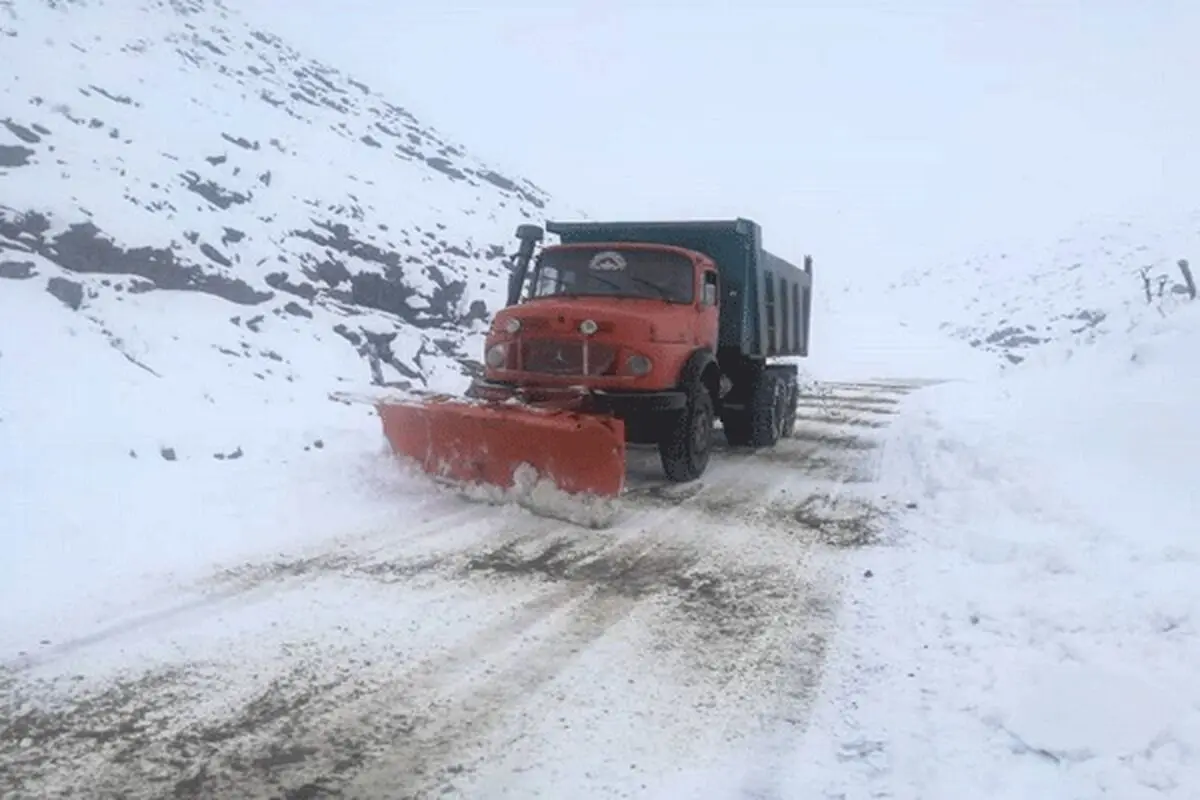 225 کیلومتر از محورهای کوهستانی و شریانی مازندران برف روبی شد