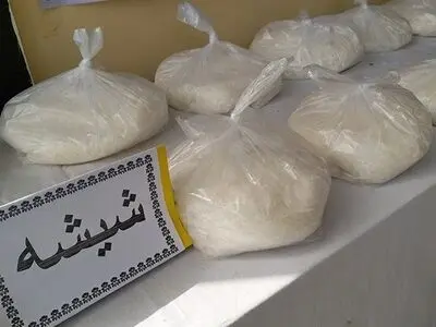 500 کیلوگرم موادمخدر شیشه در قلعه‌گنج کرمان کشف شد / آتش‌سوزی خودروی حامل موادمخدر و فرار قاچاقچیان