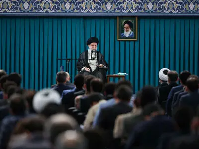 Leader to receive people from central Iranian province in coming days
