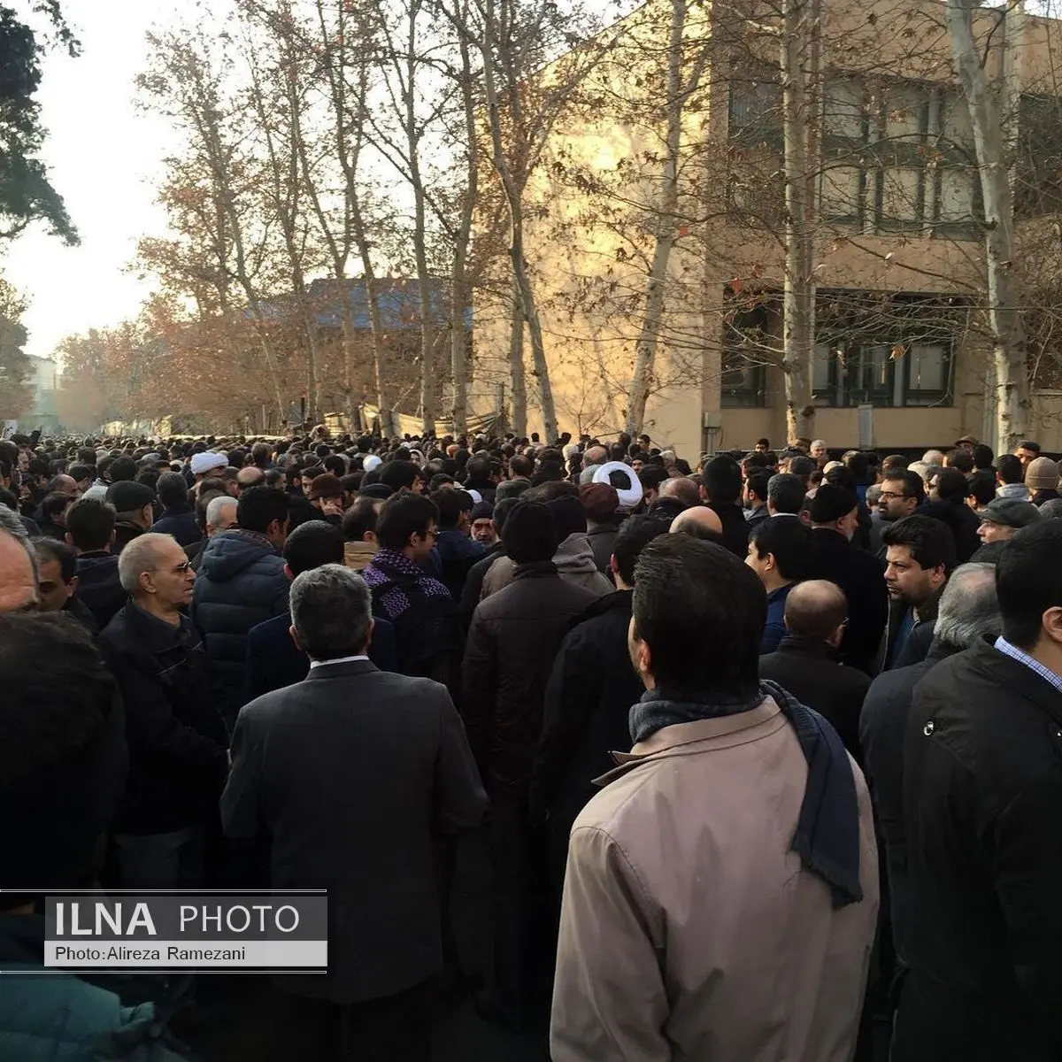 تشییع جنازه آیتالله هاشمی تداعی آخرین نماز جمعه آیتالله بود