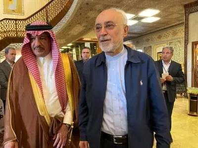 فیلم/ حضور سفیر عربستان در کنفرانس بین‌المللی علوم و فنون هسته‌ای با استقبال صالحی