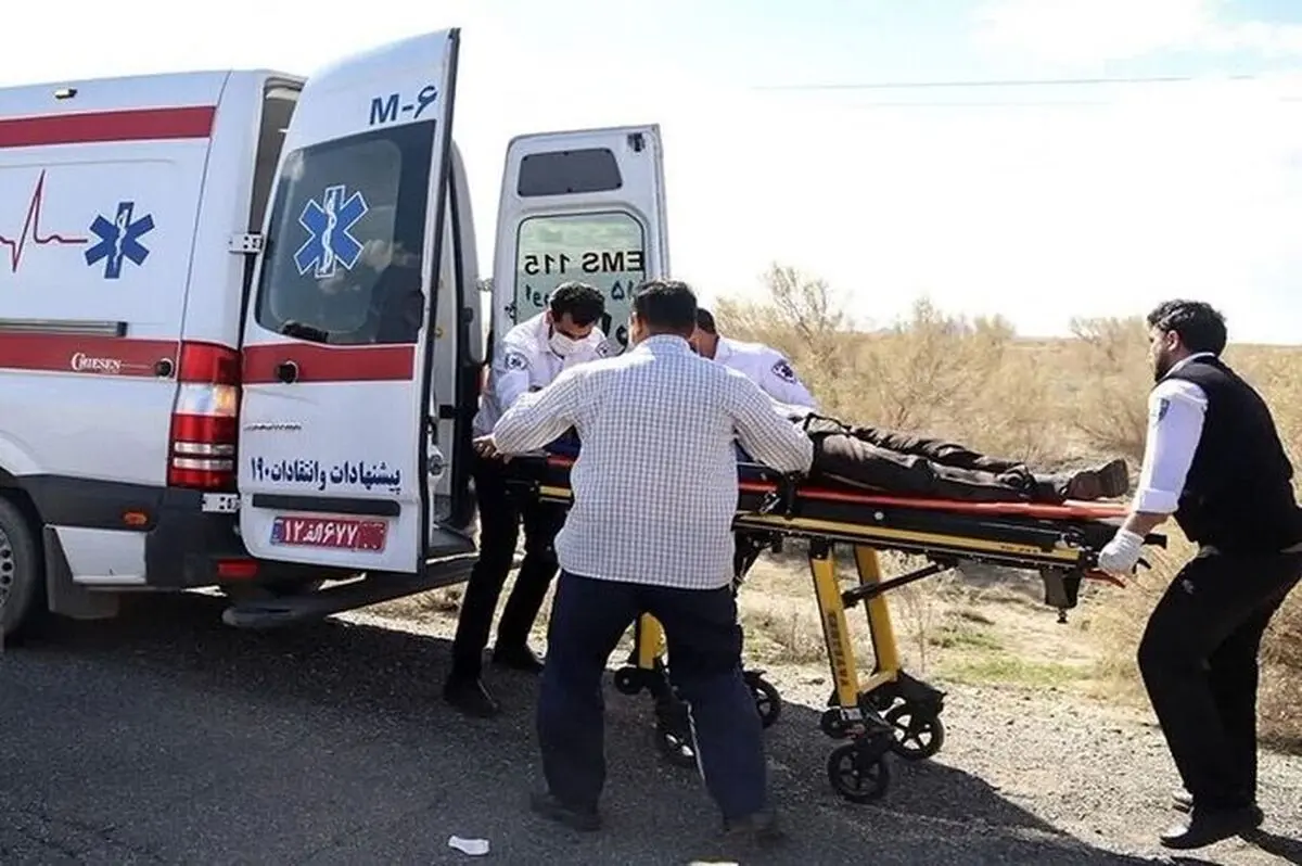 واژگونی خودروی حامل کارگران فصلی در شاهرود با یک فوتی و ۱۷ مصدوم