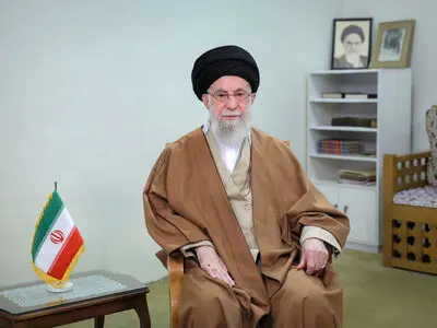 قائد الثورة يسمي العام الايراني الجديد بـ "عام الاستثمار من أجل الانتاج"