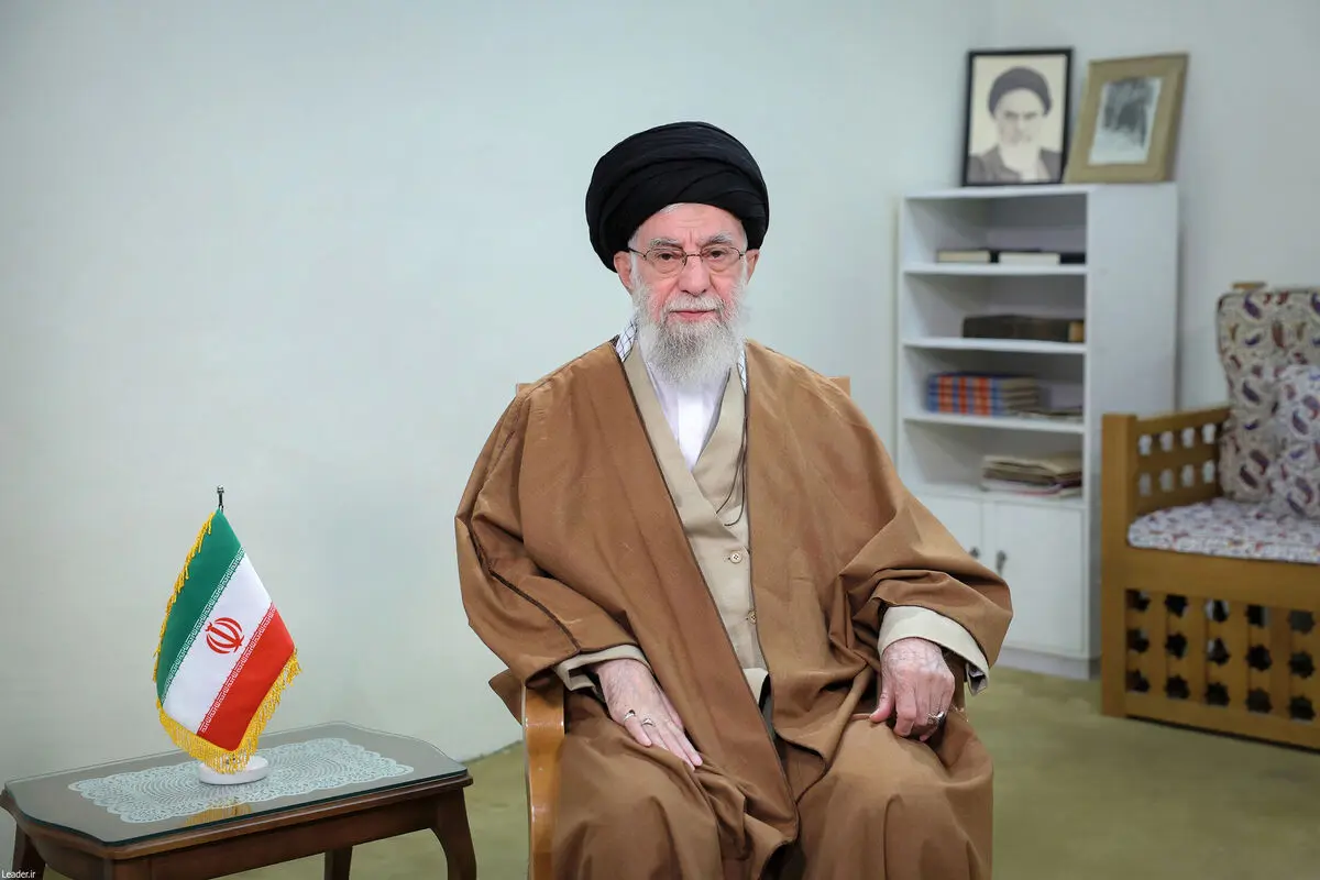 قائد الثورة يسمي العام الايراني الجديد بـ "عام الاستثمار من أجل الانتاج"