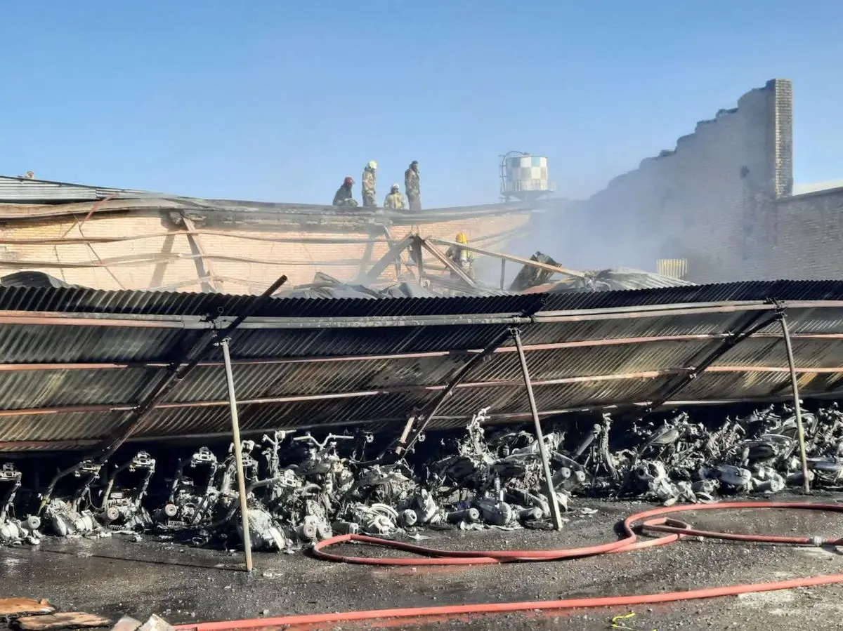 آتشسوزی انبار کارخانه «تیز پر توس» تلفات نداشت