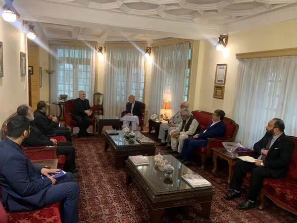 دیدار حامد کرزی با کاظمی قمی درباره مسائل افغانستان