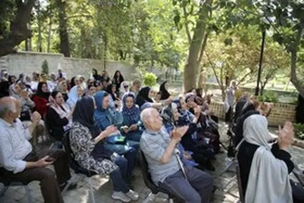 دورهمی سالمندان در بوستان جهان دیدگان کرج برگزار شد