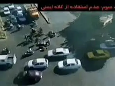 تصادف باورنکردنی ۴ موتورسوار به صورت همزمان در مشهد + فیلم