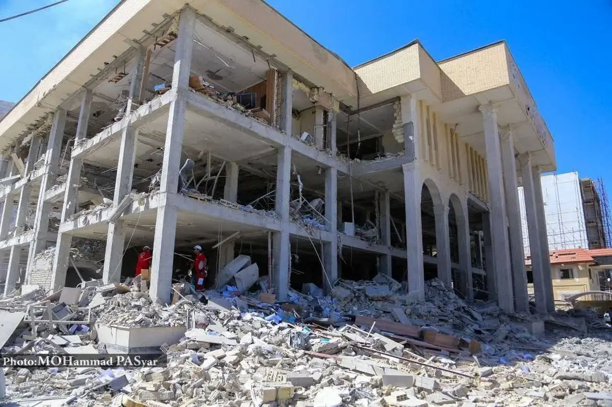 افزایش شهدای حمله دشمن به دادگستری لارستان به ۱۴ نفر