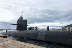 همزمان با تهدیدات ترامپ؛ زیردریایی استراتژیک آمریکا وارد مسیر منطقه شد