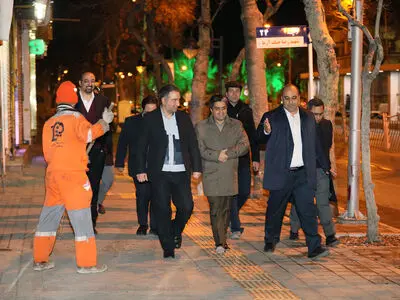 شهردار مشهد میدان توحید تا شهدا را پیاده طی کرد