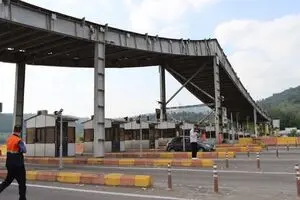 ادامه سردرگمی کارگران گیت‌های عوارض امام زاده هاشم/ کارگران منتظر تحقق وعده‌ها هستند