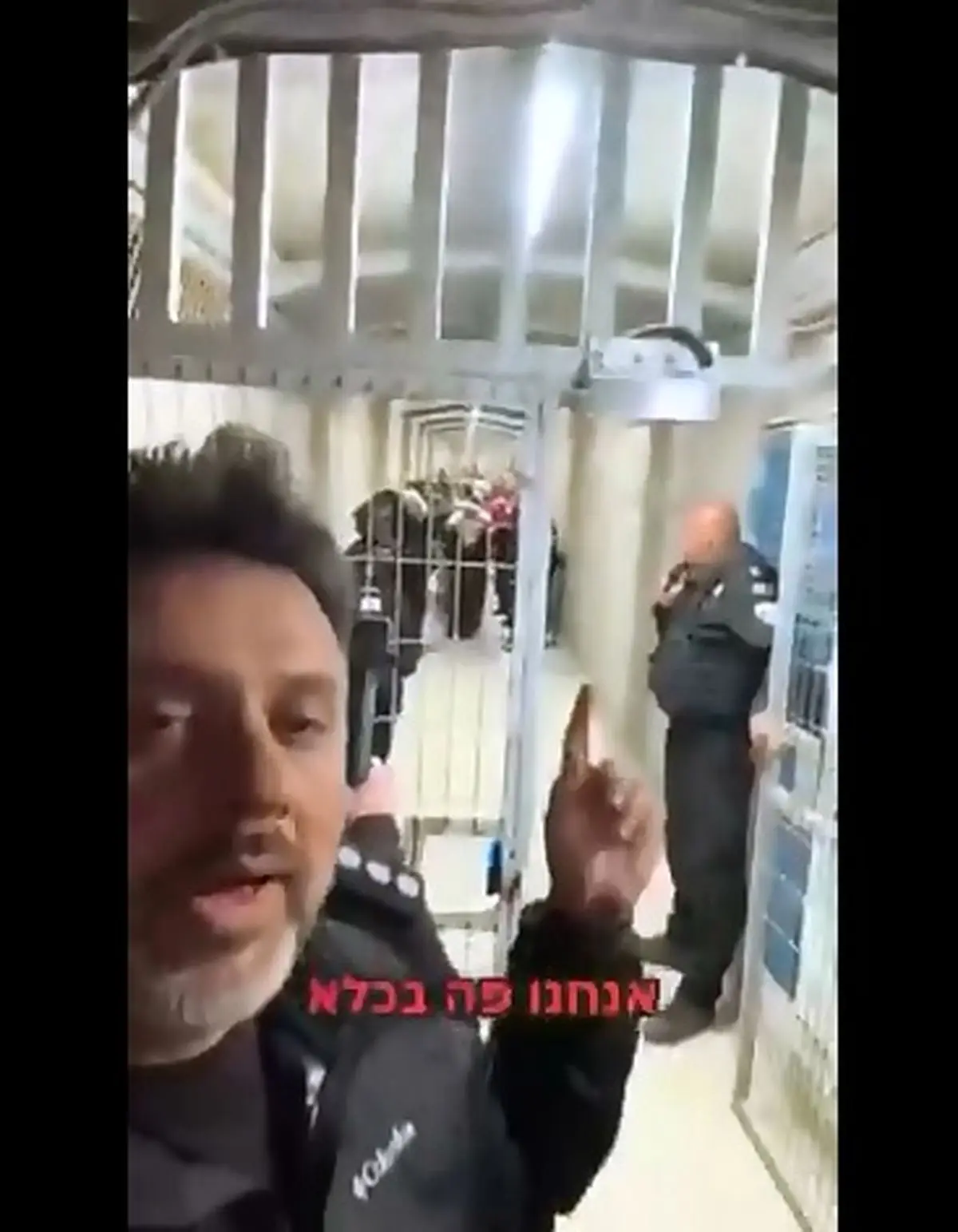 صهیونیست‌ها اسرای فلسطینی را هنگام آزادی هم شکنجه می‌کنند + فیلم