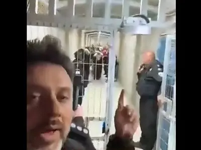 صهیونیست‌ها اسرای فلسطینی را هنگام آزادی هم شکنجه می‌کنند + فیلم