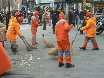 کارگران شهرداری ایلام در انتظار وعده پرداخت حقوق