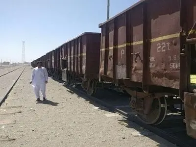 «ریل میرجاوه» یک برهوتِ جهنمی‌ست/ چای و غذا زیر ظلِ آفتاب!