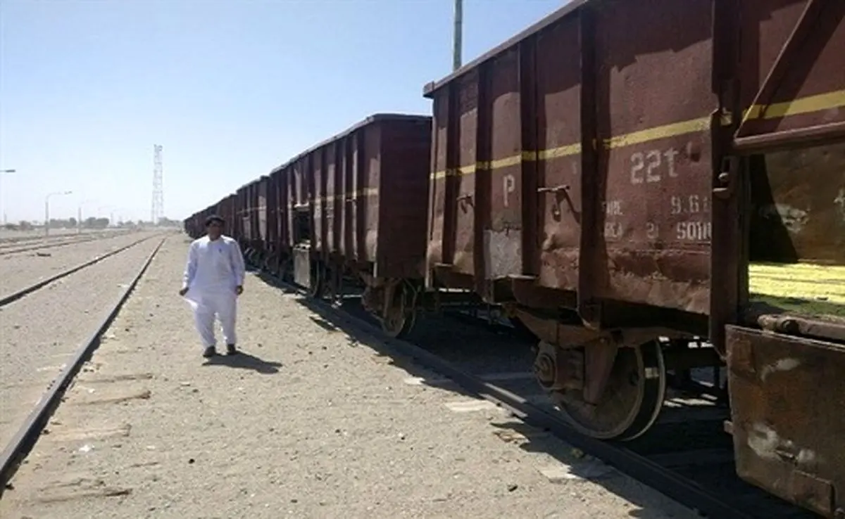 «ریل میرجاوه» یک برهوتِ جهنمی‌ست/ چای و غذا زیر ظلِ آفتاب!