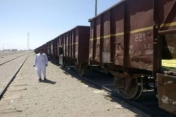 «ریل میرجاوه» یک برهوتِ جهنمی‌ست/ چای و غذا زیر ظلِ آفتاب!