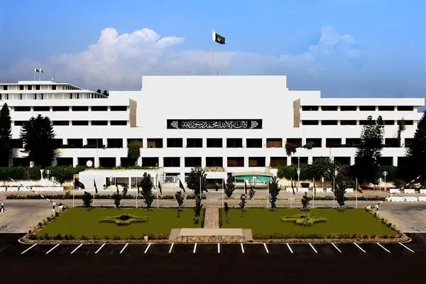  Pakistan Swears in New Parliament