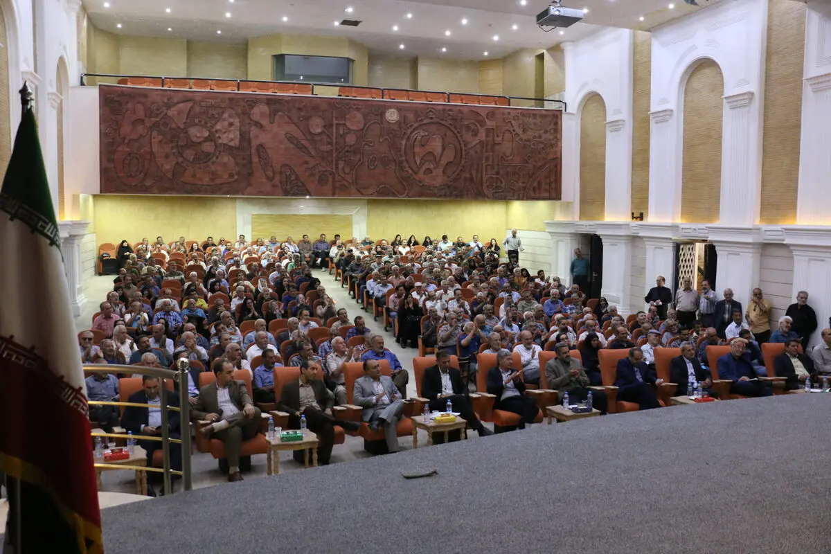  گردهمایی بزرگ کارگران و بازنشستگان اصفهان برگزار شد