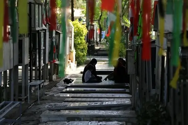 بهشت زهرا (س) در لحظه تحویل سال باز است/ برگزاری مراسم ویژه در گلزار شهدا 