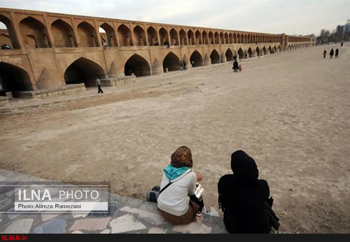 کسری ۳۰۰ میلیون متر مکعبی مخازن آب‌‌های زیر زمینی اصفهان/مجلس چاه‌های غیرمجاز را مجاز کرد