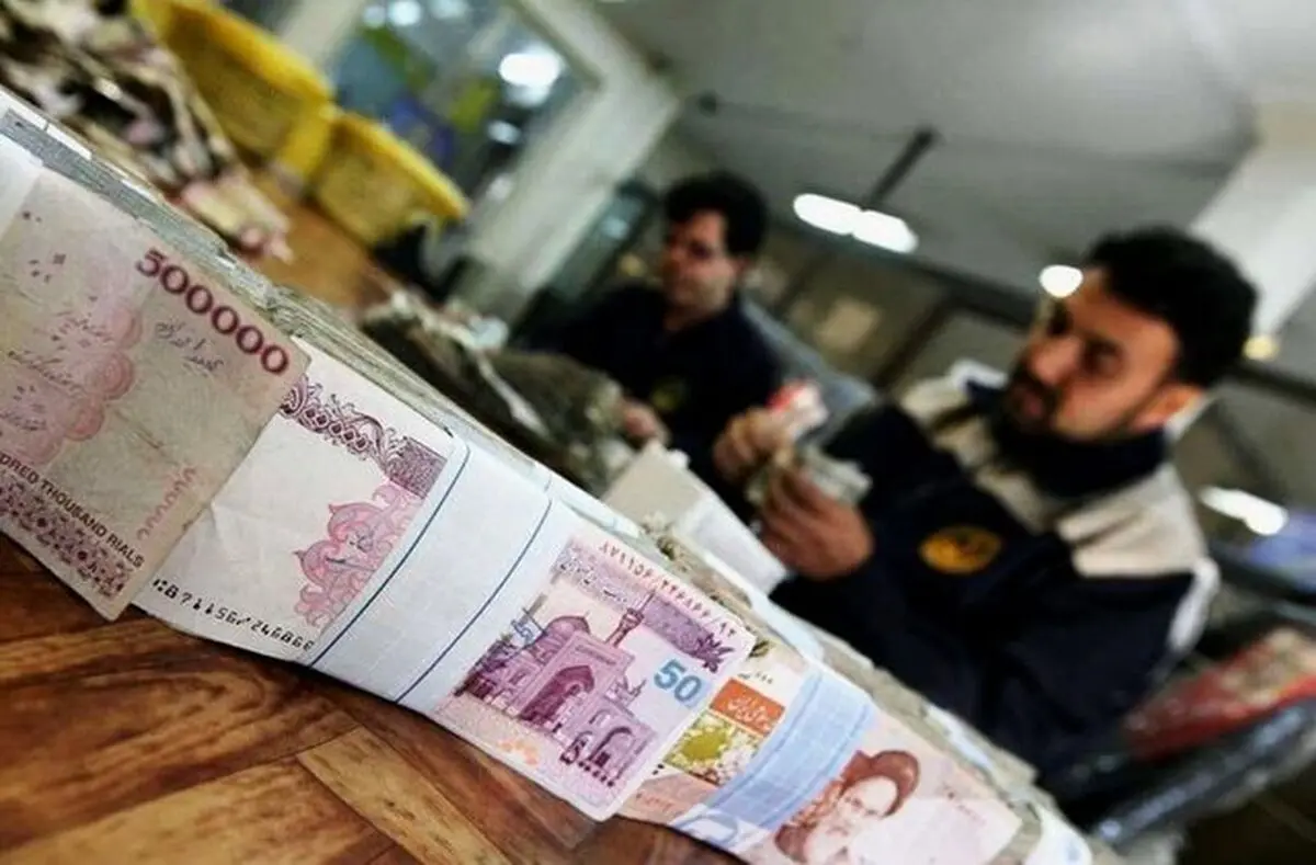 درخواست جمعی از کارکنان دولت برای افزایش حقوق متناسب با تورم