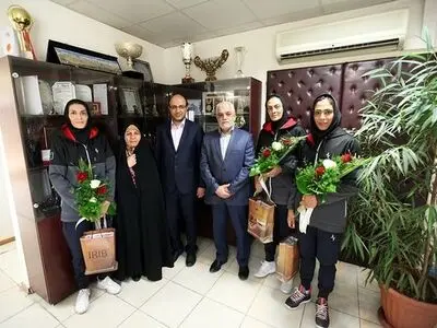 دلجویی مدیر رادیو ورزش از خواهران منصوریان