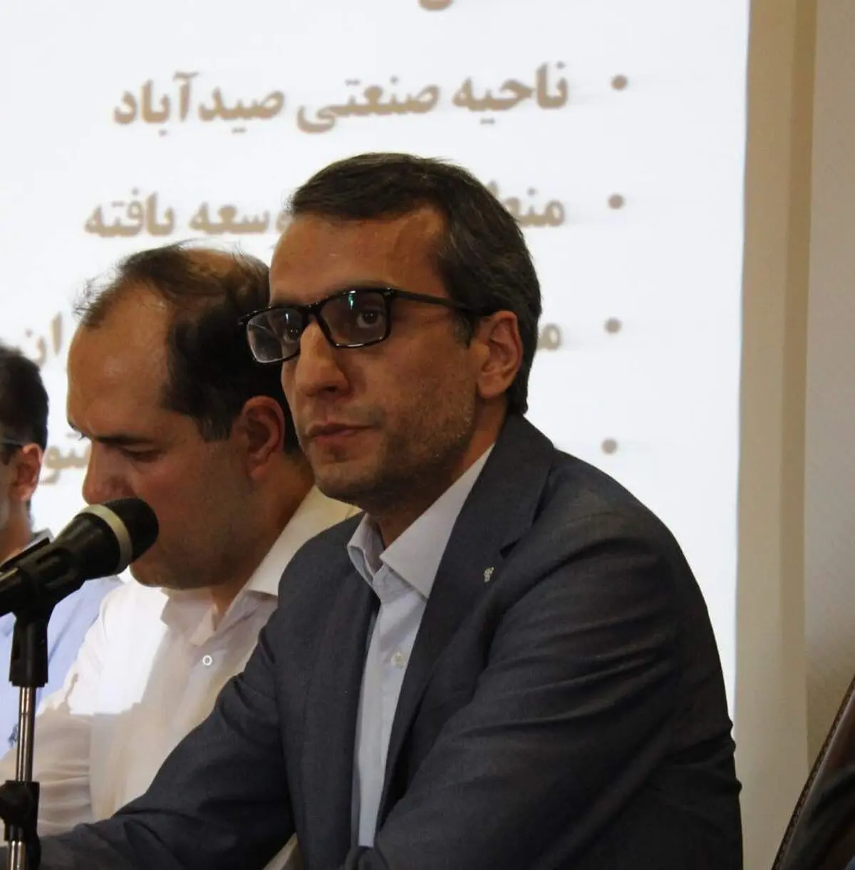 بانک مرکزی برای تبدیل ارز همکاری نمی‌کند/ سرمایه گذار خارجی بجای یورو، باید یوان چین تحویل بگیرد