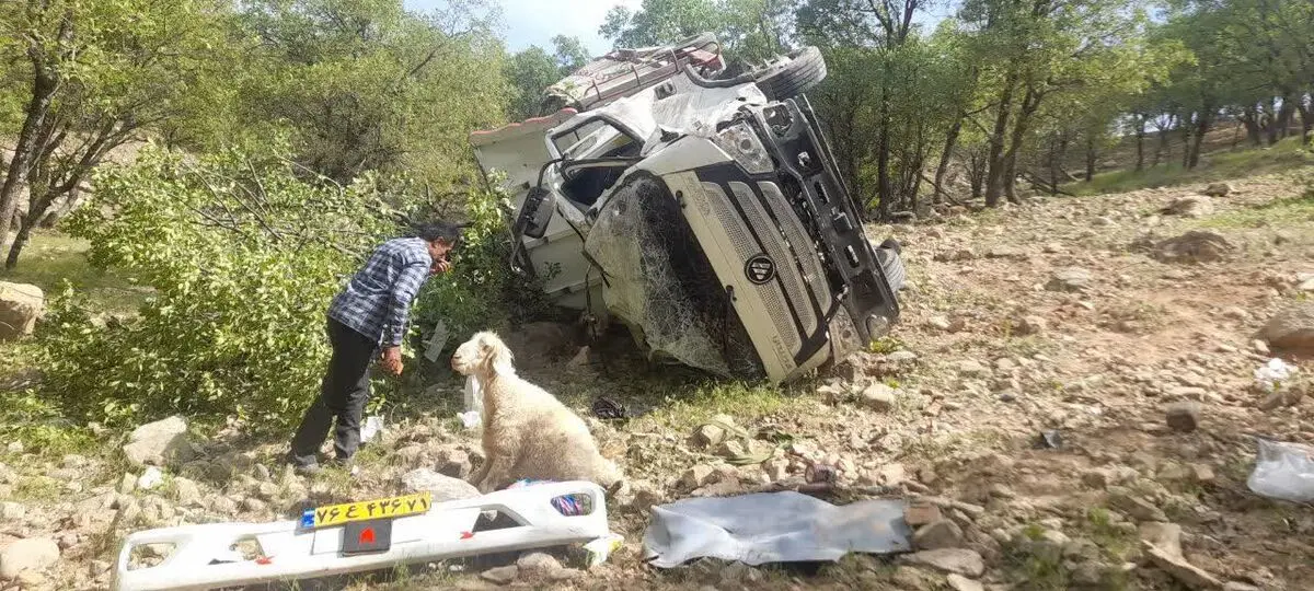 سقوط یک دستگاه ایسوزو به دره در محور بازفت به کوهرنگ ۲ فوتی و یک مصدوم بر جای گذاشت