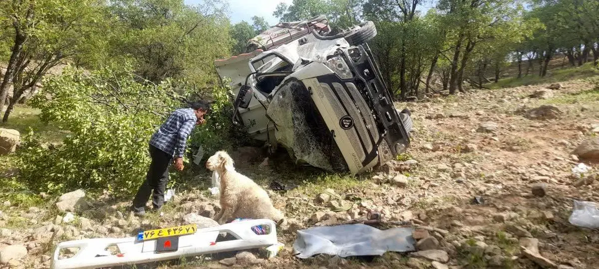 سقوط یک دستگاه ایسوزو به دره در محور بازفت به کوهرنگ ۲ فوتی و یک مصدوم بر جای گذاشت