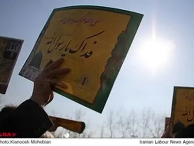 راهپیمایی نمازگزاران تهرانی در اعتراض به نشریه فرانسوی