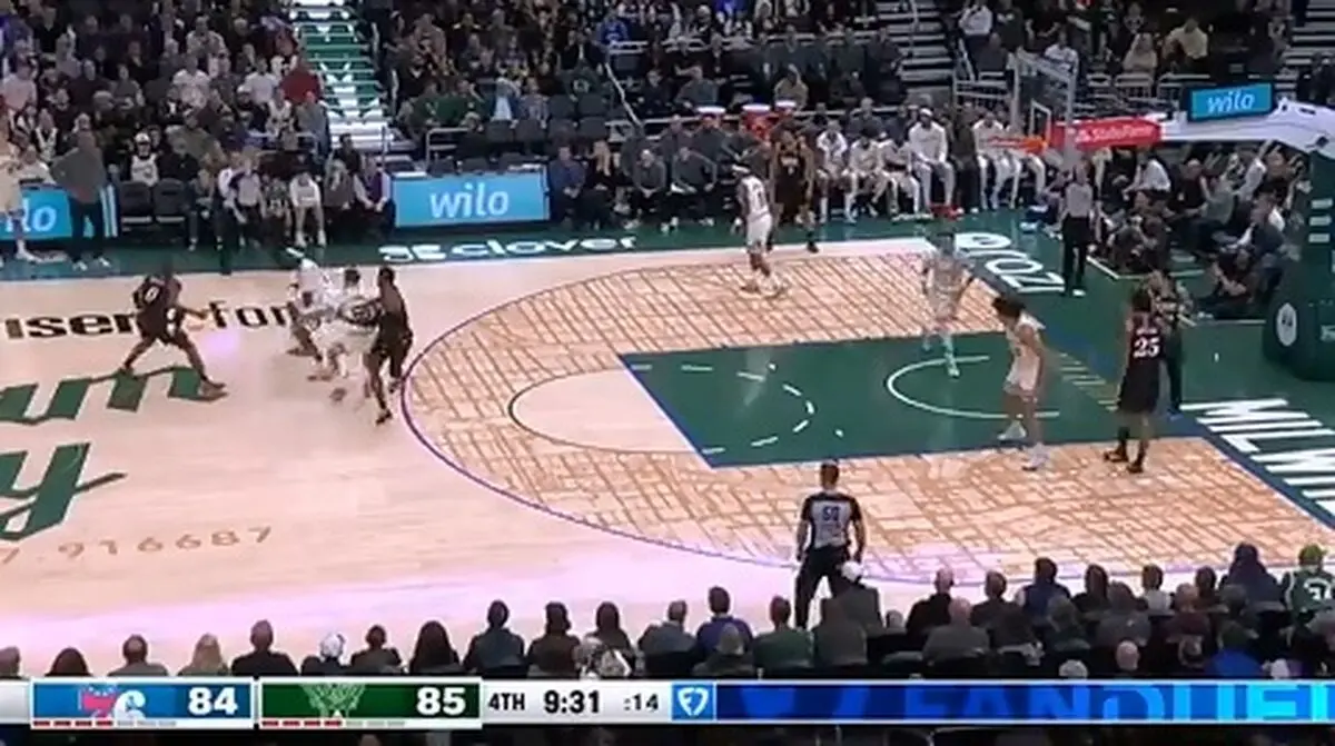 پنج حرکت برتر در بازی‌های شب گذشته لیگ حرفه‌ای بسکتبال NBA + فیلم