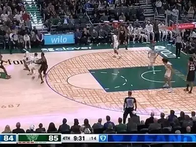 پنج حرکت برتر در بازی‌های شب گذشته لیگ حرفه‌ای بسکتبال NBA + فیلم