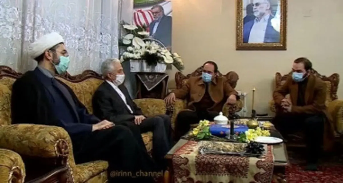 دیدار وزیر علوم با خانواده شهید محسن فخری‌زاده