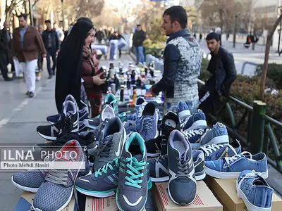 باید به جای برخورد قهری با دستفروشان زمینه کسب و کار آنان را فراهم کرد