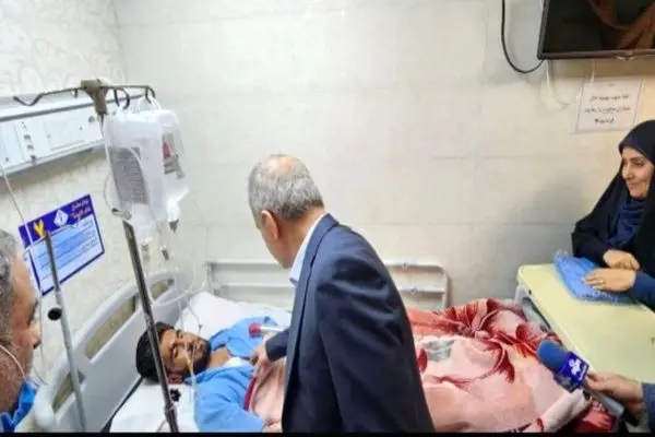 رئیس جمهور پزشکیان از مجروحان حادثه بندر شهید رجایی عیادت کرد